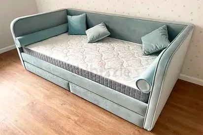Elegant and Comfortable Daybed for Your Space