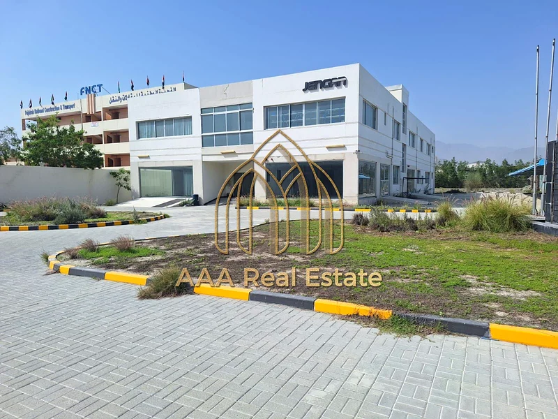 HUGE PLOT | 6 WAREHOUSES| FACTORY FACILITIES| 8KM AWAY FROM CITY64062371986306110