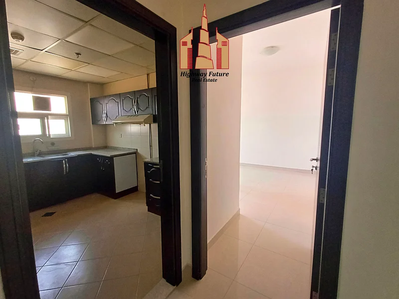 Near KFC ● 1 Parking free ● Splanded 1-BHK Aprt with Open view ● Fully family Building64194019909891111