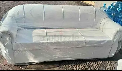 Elegant White Sofa in Pristine Condition