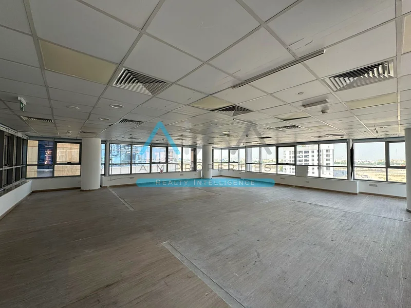 Grand Office With Multiple Payments Option in Prime Location64063355121666114