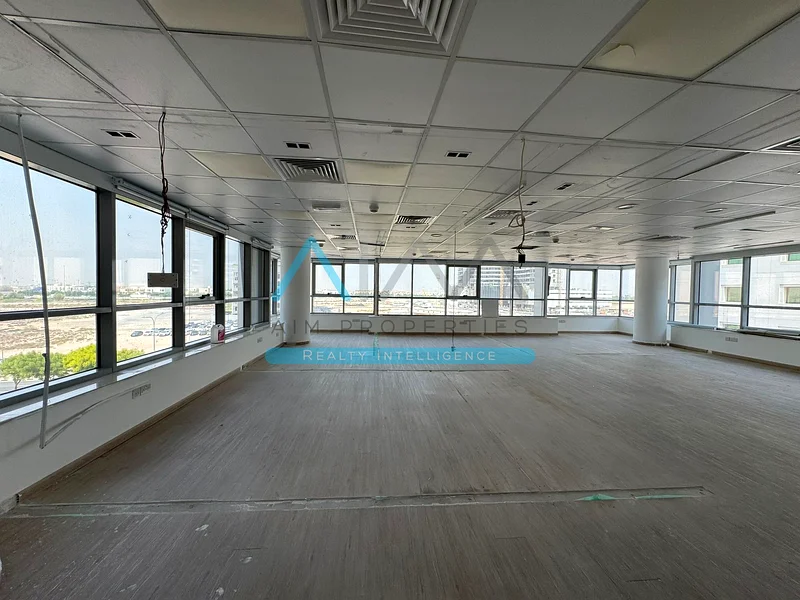 Grand Office With Multiple Payments Option in Prime Location64063355121666110