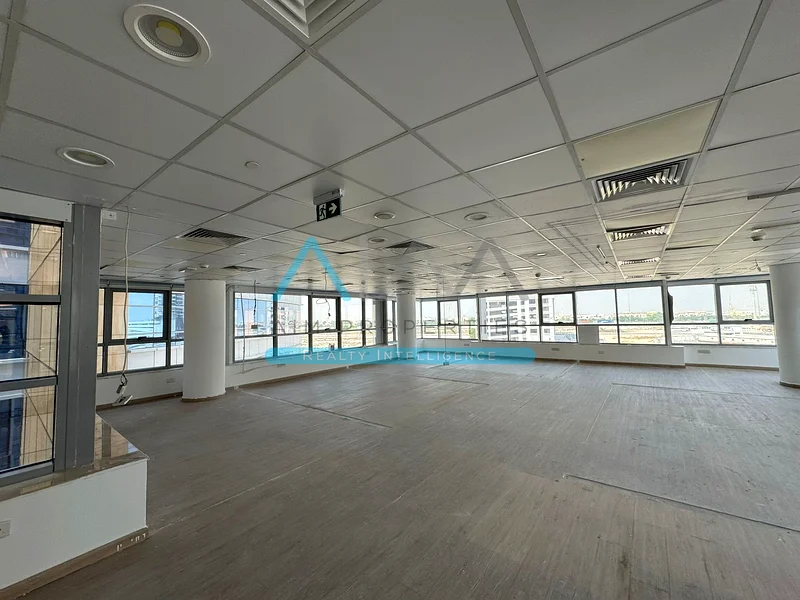 Grand Office With Multiple Payments Option in Prime Location64063355121666113