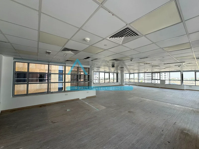 Grand Office With Multiple Payments Option in Prime Location64063355121666112