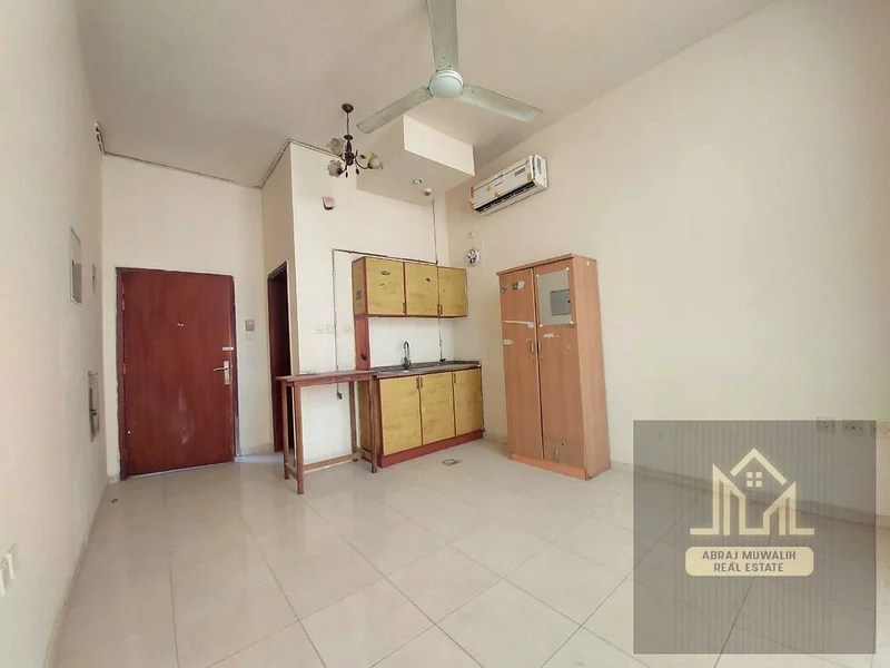HOT PROPERTY \\ FAMILY STUDIO\\ WITH SIDE KITCHEN \\ \\ IN A CLEAN FAMILY BUILDING\\AT A VERY PRIME LOCATION64050032926339114