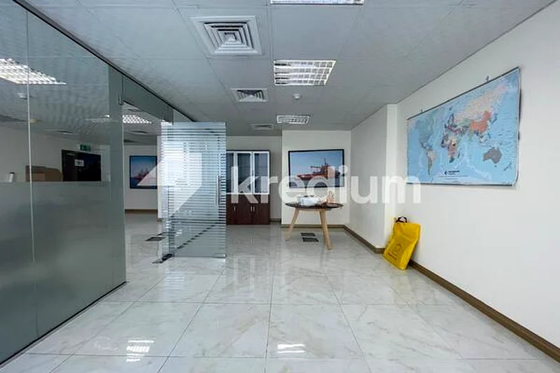 Fitted | High Floor | Partitioned | DMCC license64072451363715110