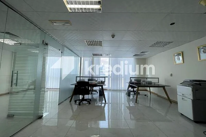 Fitted | High Floor | Partitioned | DMCC license64072451363715112