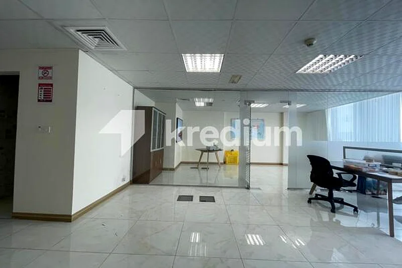 Fitted | High Floor | Partitioned | DMCC license64072451363715113