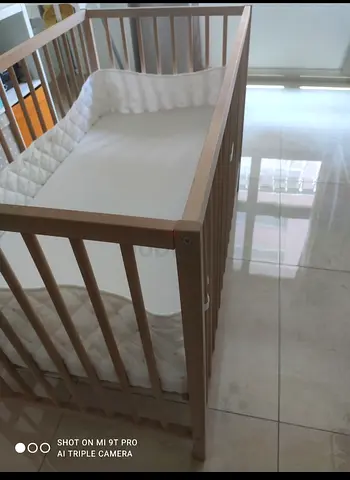Stylish and Sleek Baby Crib for Sale