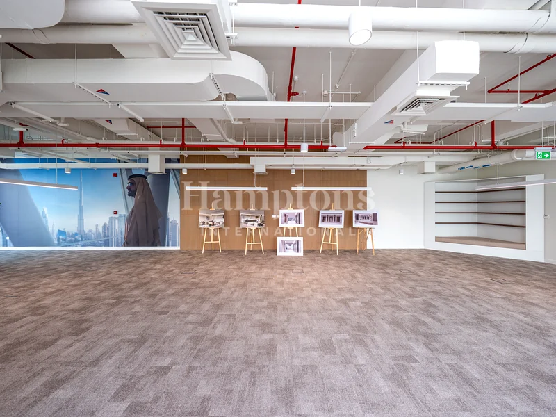 Fitted and Partitioned | 5 Parkings | SZR64067012988035110