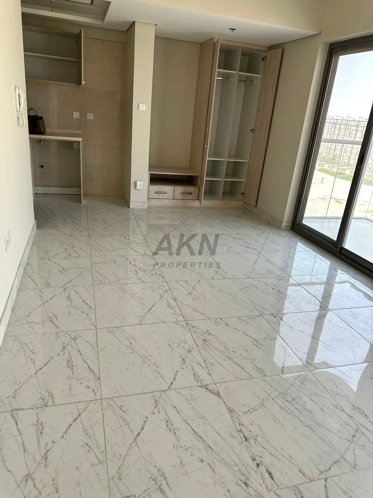 واسع | جاهز للانتقال | موقع متميز64147009460609110