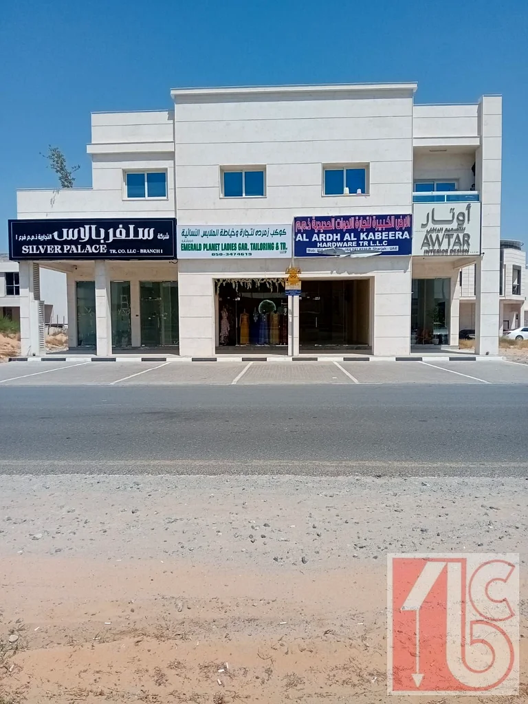 محل بمساحة كبيرة ومرافق دفع وشيكة أمنية شارع المليحة منطقة الهوشي، الشارقة، مبنى جديد مجاني لمدة شهرين64050032658691113