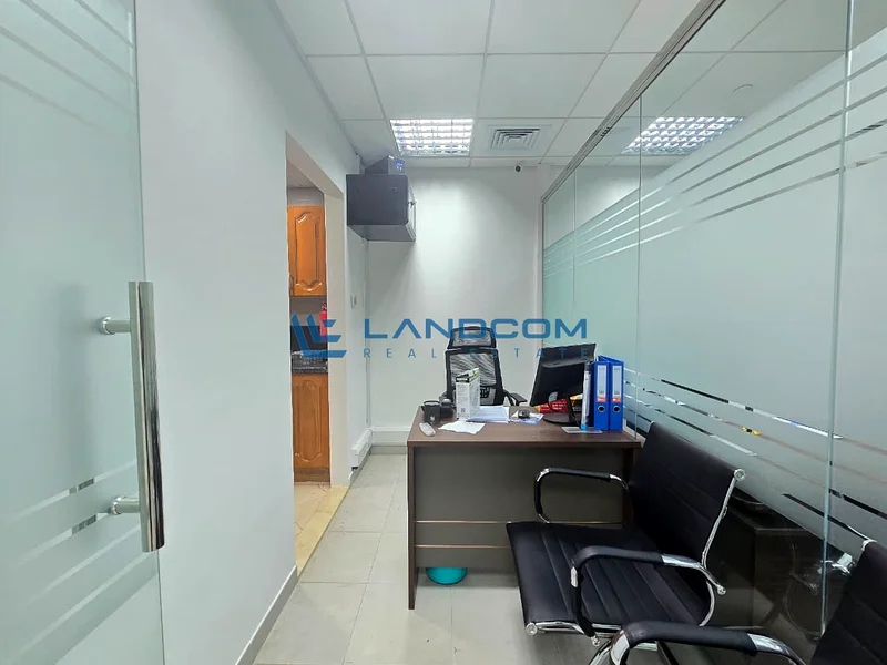 مكتب فاخر مفروش بالكامل للإيجار على شارع الشيخ زايد64050030911105112