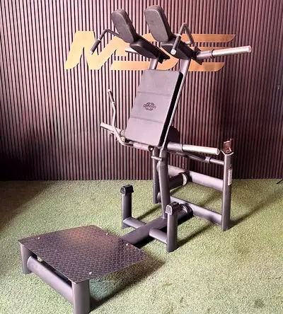 GYM 80 PURE KRAFT Squat Machine