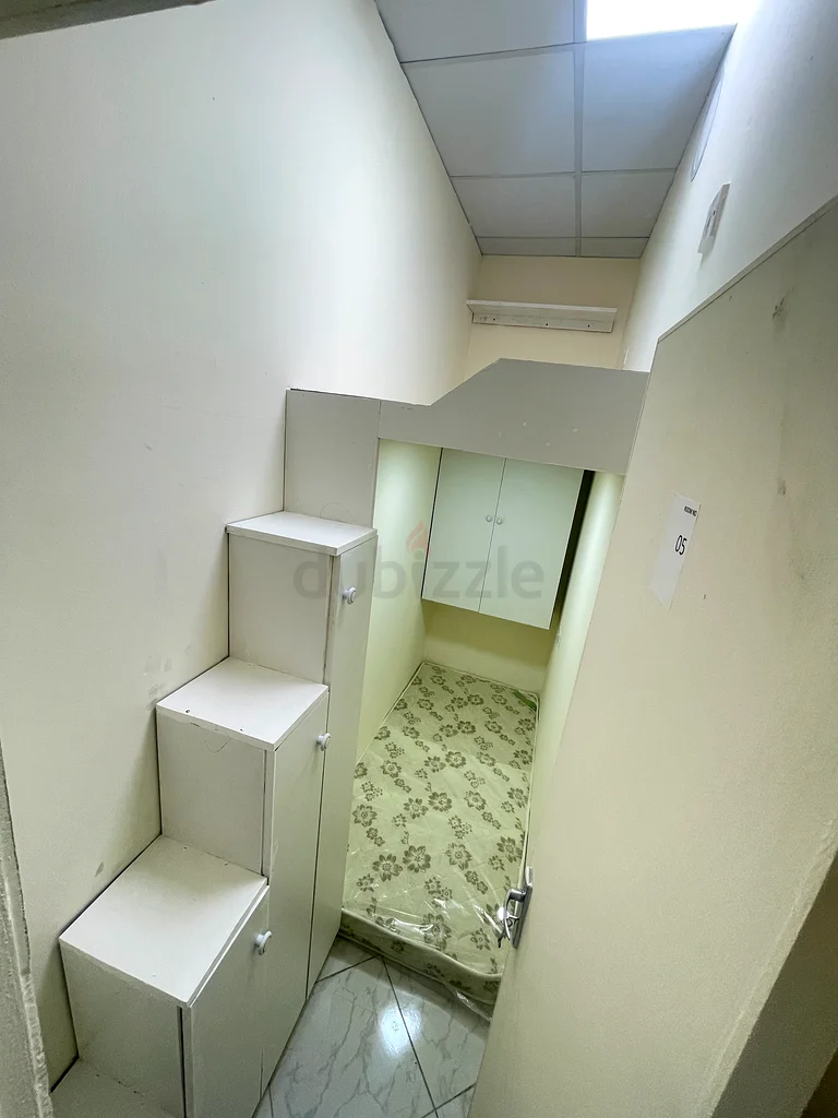 Room with partitions64057032655105112