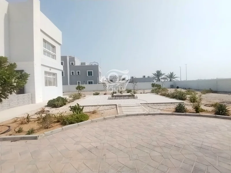 فيلا فاخرة | 9 غرف نوم ماستر | موقع متميز قرب المركز التجاري64061820450691111