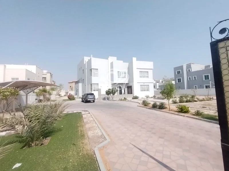 فيلا فاخرة | 9 غرف نوم ماستر | موقع متميز قرب المركز التجاري64061820450691112