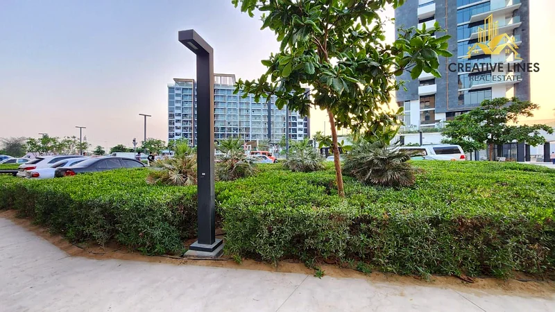 Shell and core prime location boulevard facing retail place available64064810183937112
