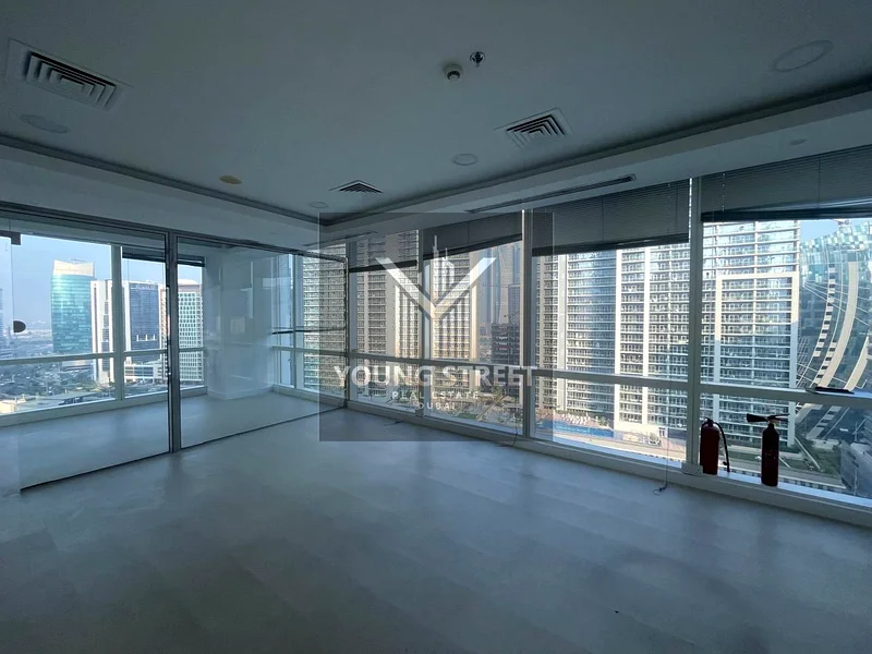 Corner Office / One Manager Cabin / Vacant Now / Easy Access64069529163650112