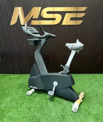 Life Fitness Upright Bike