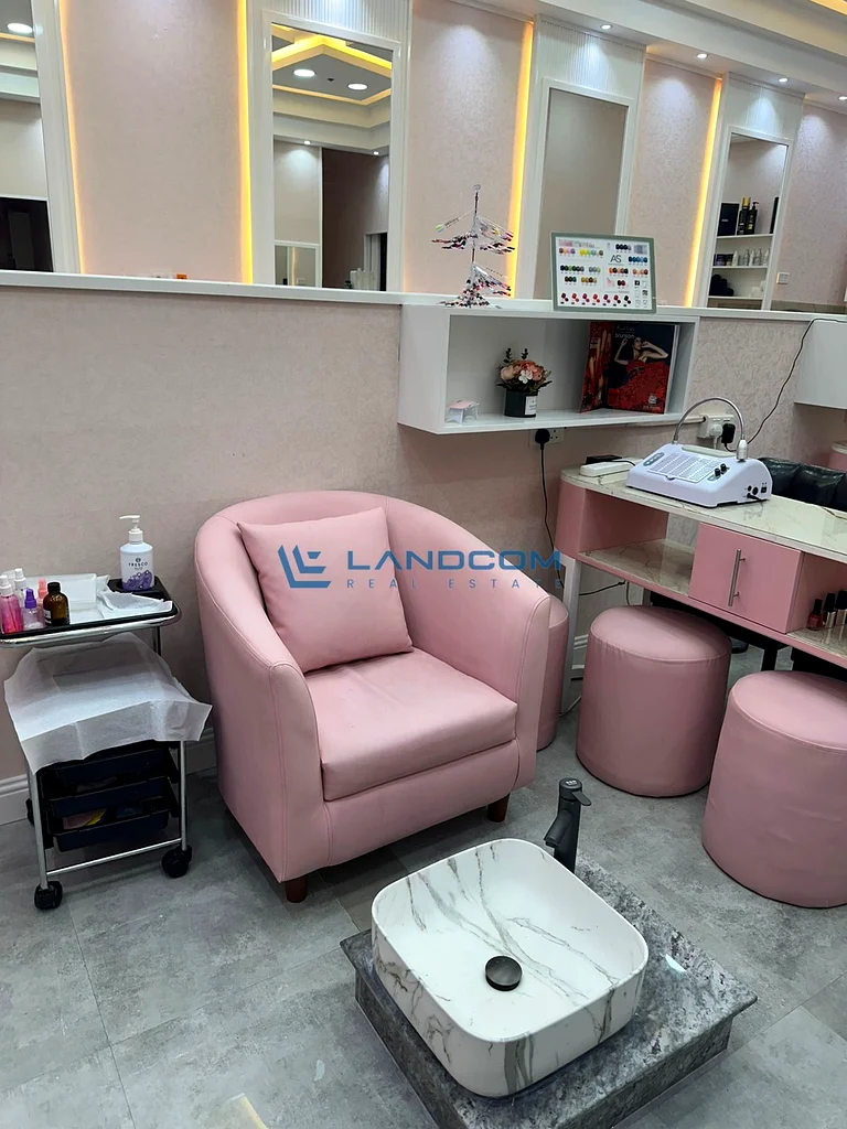"Luxury Salon & Spa for Rent in Dubai Land – Business Sale at AED 250K for 10 Days Only!"64062371996289114