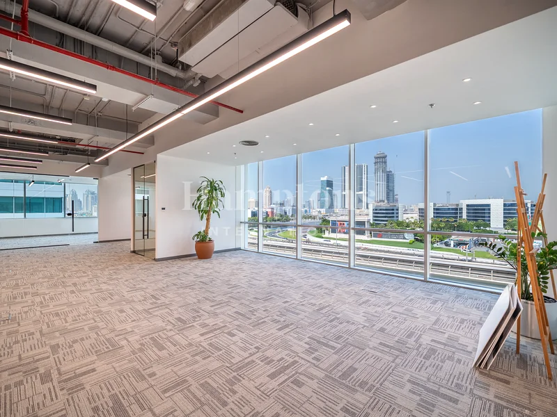 Fitted And Partitioned | 5 Parkings | DED64067015233665111