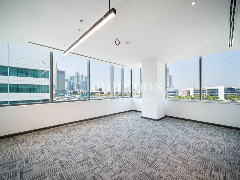 Fitted And Partitioned | 5 Parkings | DED64067015233665110