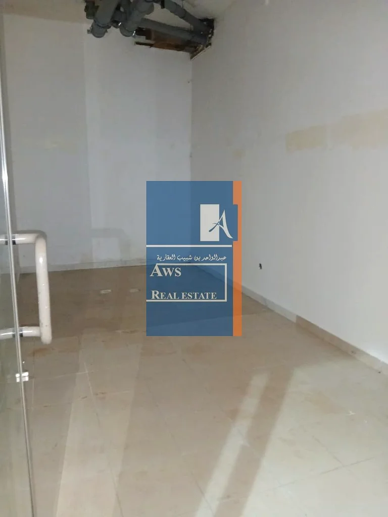 محل بأسعار معقولة في موقع تجاري ممتاز، بأماكن ذات إقبال مروري عالٍ64066029940226110