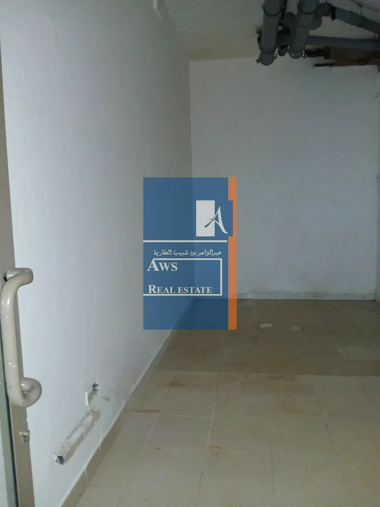 محل بأسعار معقولة في موقع تجاري ممتاز، بأماكن ذات إقبال مروري عالٍ64066029940226111