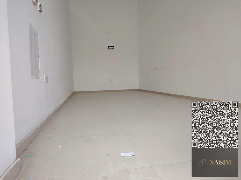 محل تجاري متميز للإيجار في شارع مزدحم في الحمراء 2 - لا تفوت هذه الفرصة!64073343120515111