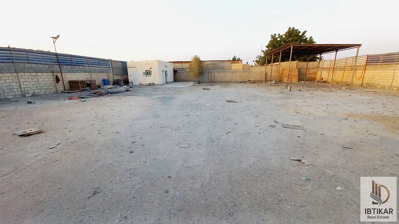 متوفر للإيجار حديقة مفتوحة بمساحة 10,000 قدم مربع فقط بسعر 170 ألف في السجا، الشارقة64058676891393112