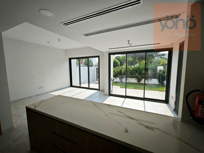 Single Row | Corner Unit | Upgraded | Close to Pool64052442350595111