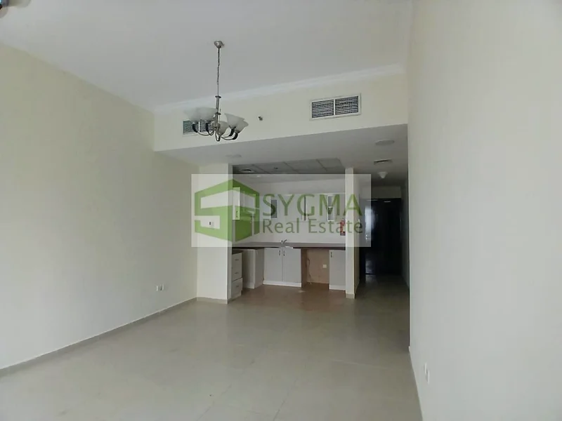 Full Lake View| Ready To Move | On the Metro64142267416705113