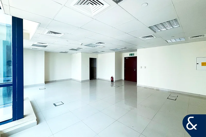 طابق عالي جدًا | إطلالات على البحيرة | تخطيط مفتوح64072451372801112