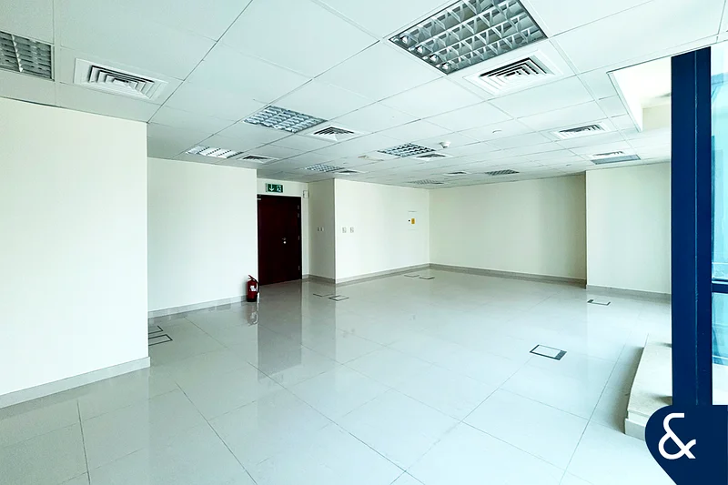 طابق عالي جدًا | إطلالات على البحيرة | تخطيط مفتوح64072451372801114