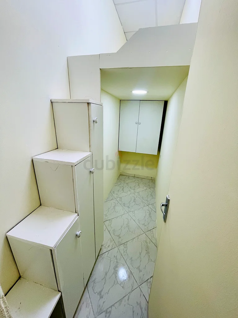 Room with partitions64057032655105114