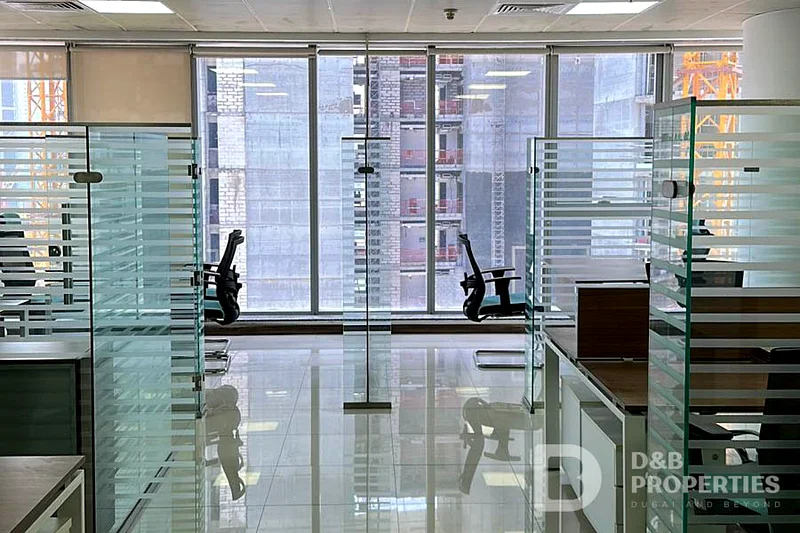 مكتب مؤثث بالكامل | مساحة واسعة | شاغر64069305145730110