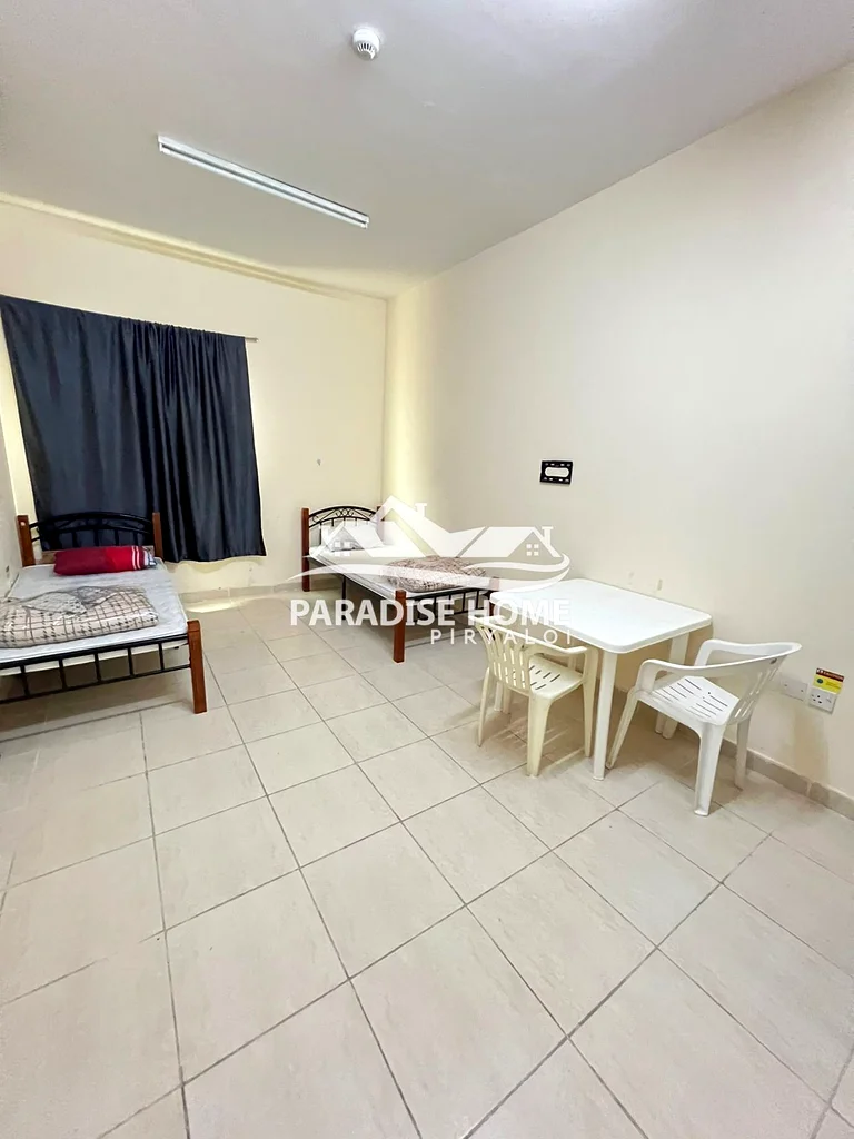 مجمع سكني للعاملين بالقرب من المصفح64061820631298110