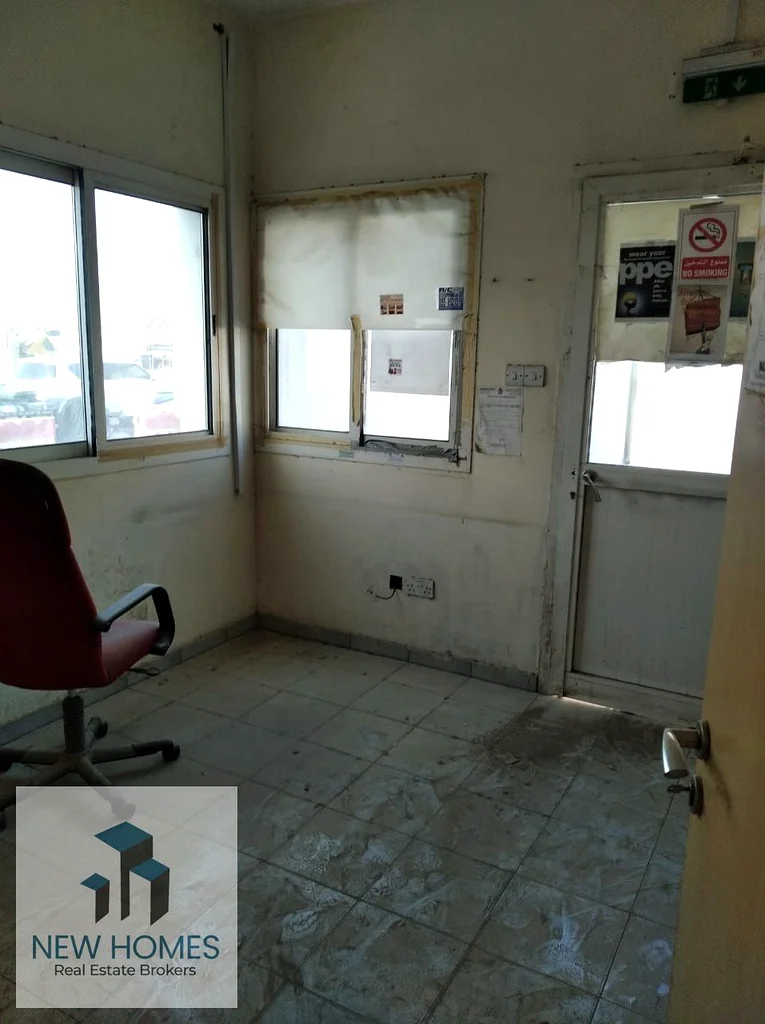 Commercial Land with Office Attach Washroom and Pantry Best For Contracting Companies or use any Commercial or Storage use64063910899457111