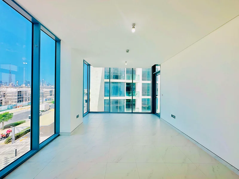 CORNER | BRIGHT AND SPACIOUS | VACANT64050030718593111