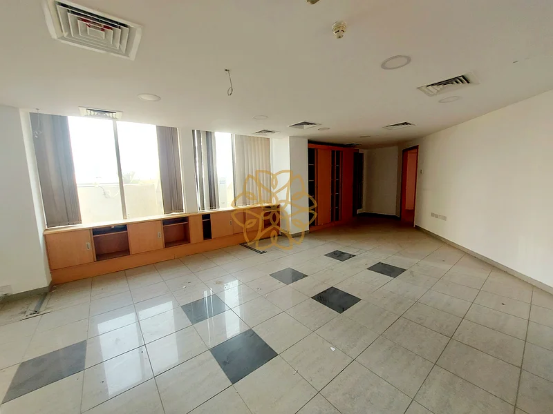 Chiller Free Spacious Office Available | 6 Cheque In Um Tarafa64057361334402112