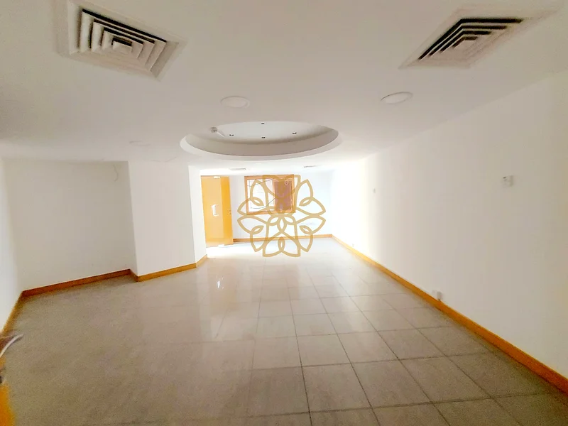 Chiller Free Spacious Office Available | 6 Cheque In Um Tarafa64057361334402114