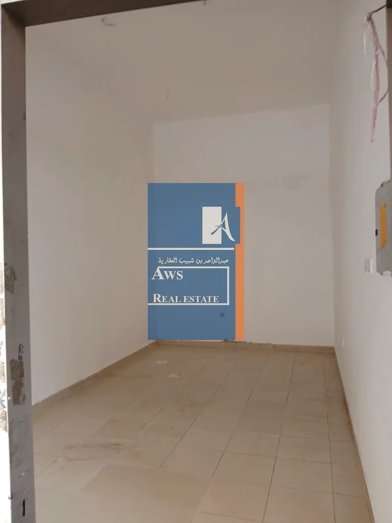 محل واسع في ديرة، موقع تجاري متميز، يطل على الشارع64066029931779110