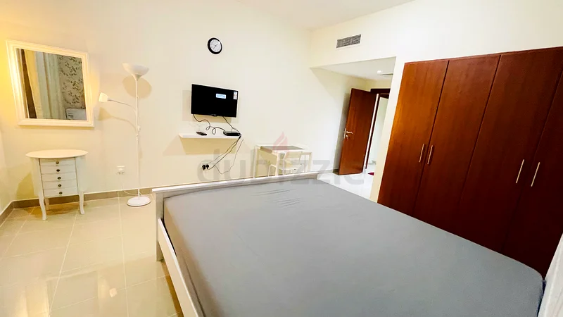 Fully furnish room available for single executive bachelor in Al khail gate 264049918982787113
