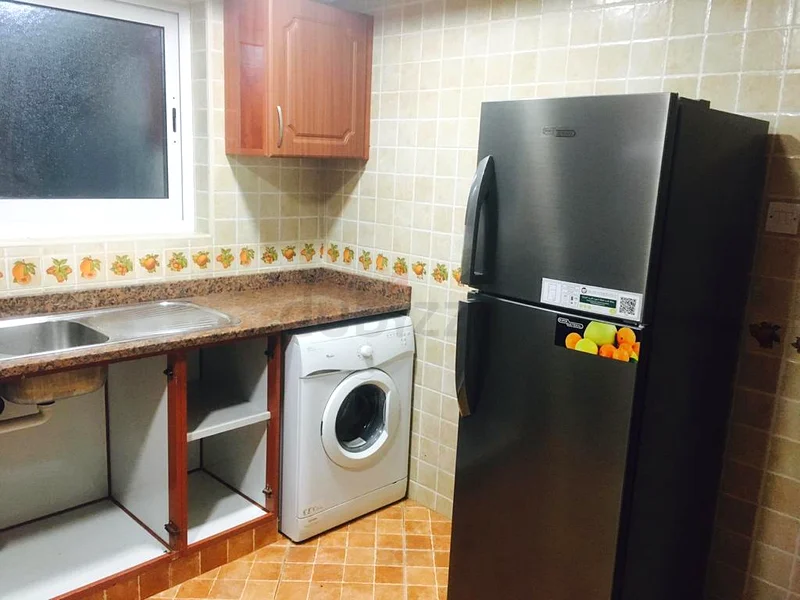 3 غرف تنفيذية مشاركة للرجال بالقرب من مترو ADCB64056814742274113