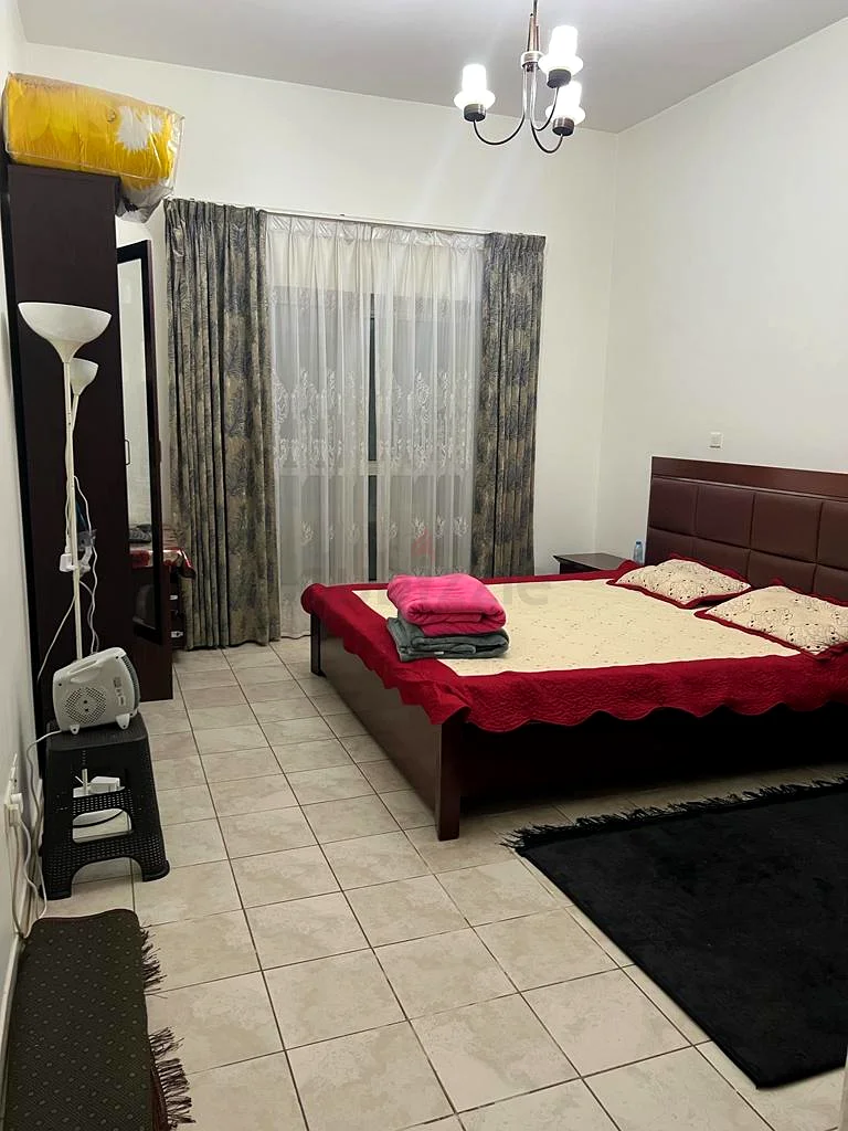 غرفة متاحة على بعد دقيقة واحدة من مترو64057247217921110