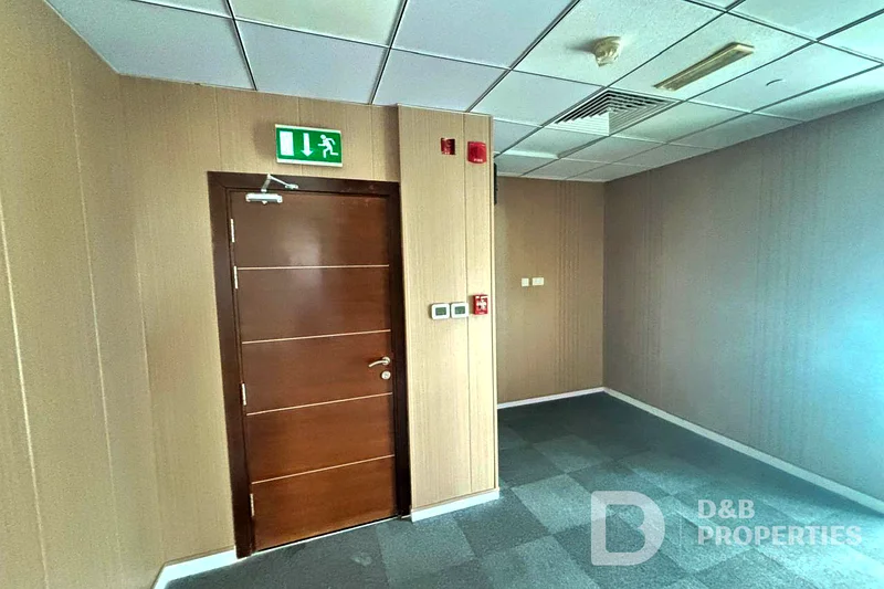 Close to Metro | Two Parking | Upgraded64070073869826111