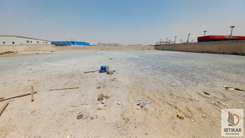 متوفر للإيجار ساحة مفتوحة بمساحة 17500 قدم مربع فقط بسعر 210 ألف في السجعة، الشارقة64058676883714110