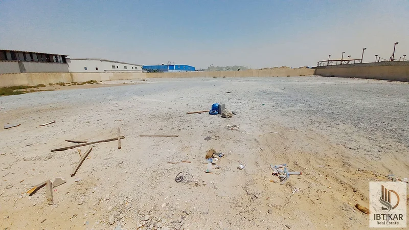 متوفر للإيجار ساحة مفتوحة بمساحة 17500 قدم مربع فقط بسعر 210 ألف في السجعة، الشارقة64058676883714111