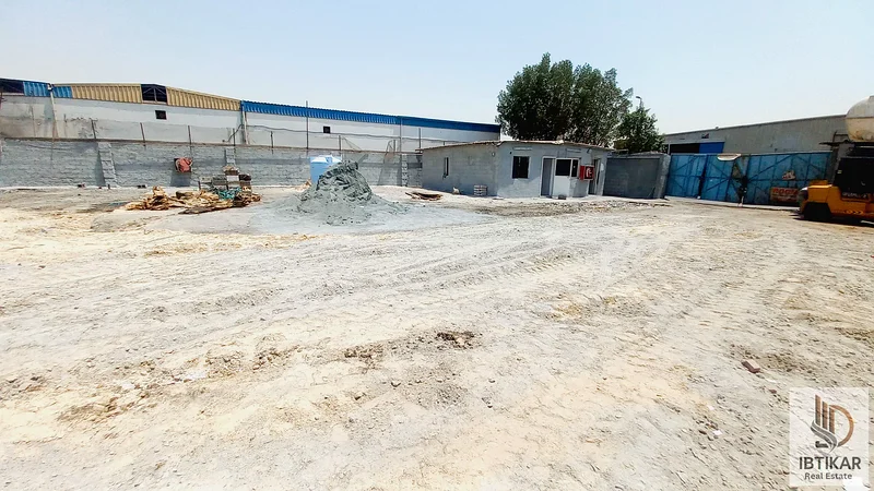متوفر للإيجار ساحة مفتوحة بمساحة 17500 قدم مربع فقط بسعر 210 ألف في السجعة، الشارقة64058676883714113